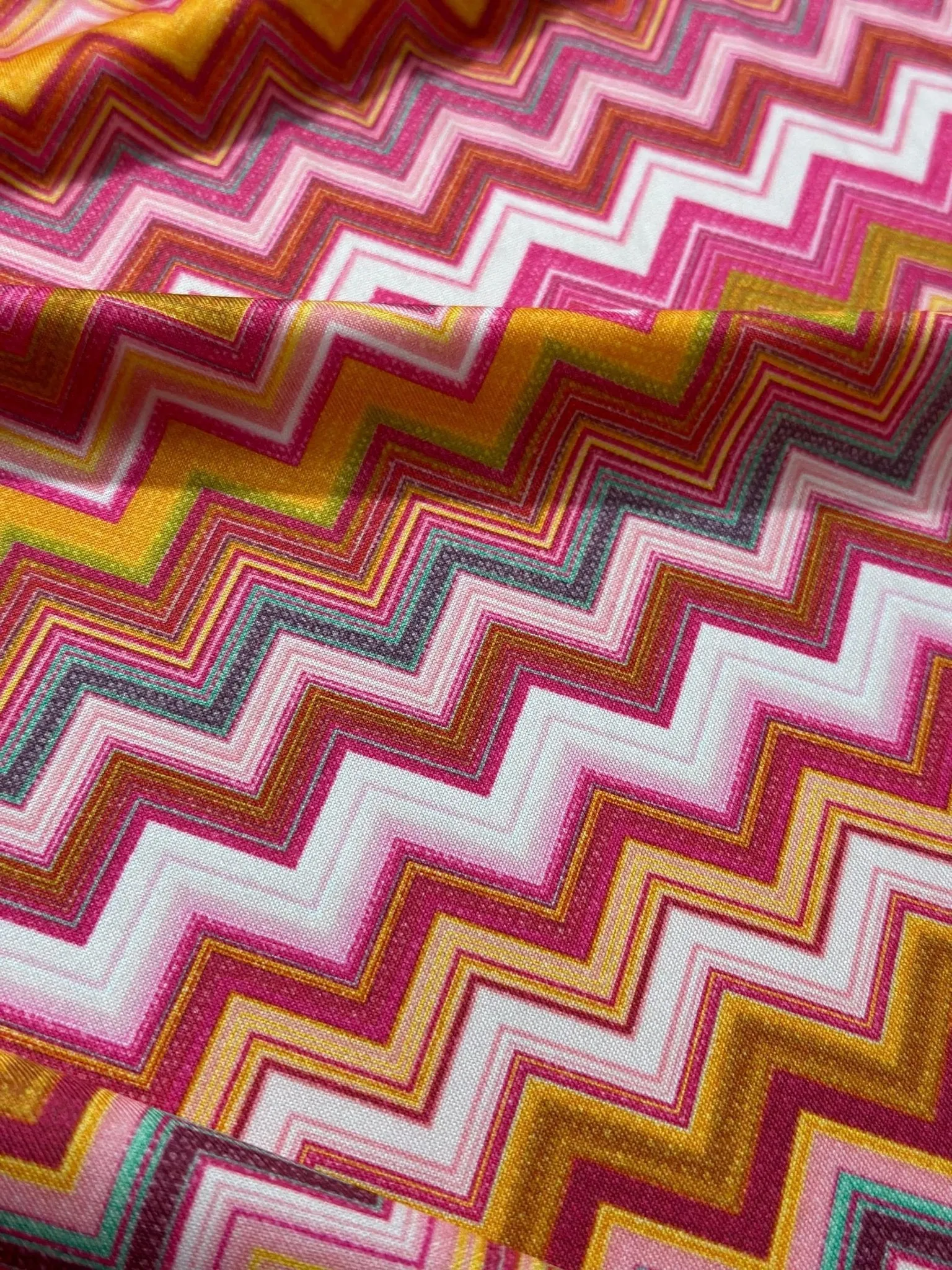 4-Way Stretch Fabric with Zigzag Pattern for Versatile Use