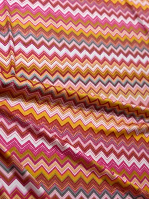 4-Way Stretch Fabric with Zigzag Pattern for Versatile Use
