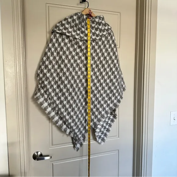 Ann Taylor cape grey white  textured houndstooth knit pattern one size NWT