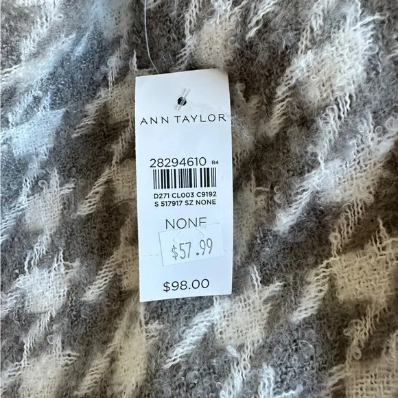 Ann Taylor cape grey white  textured houndstooth knit pattern one size NWT