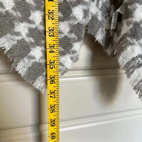 Ann Taylor cape grey white  textured houndstooth knit pattern one size NWT