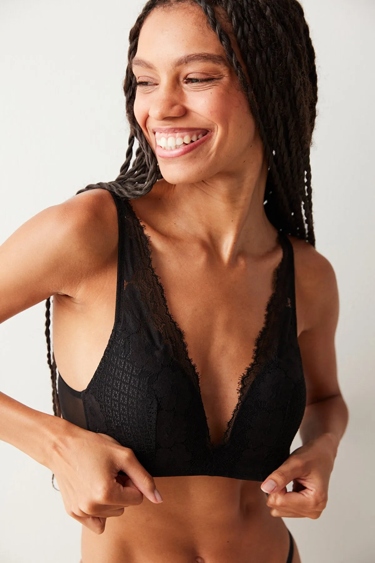Black Colored Non-wired Lace Breast Lifting Bra