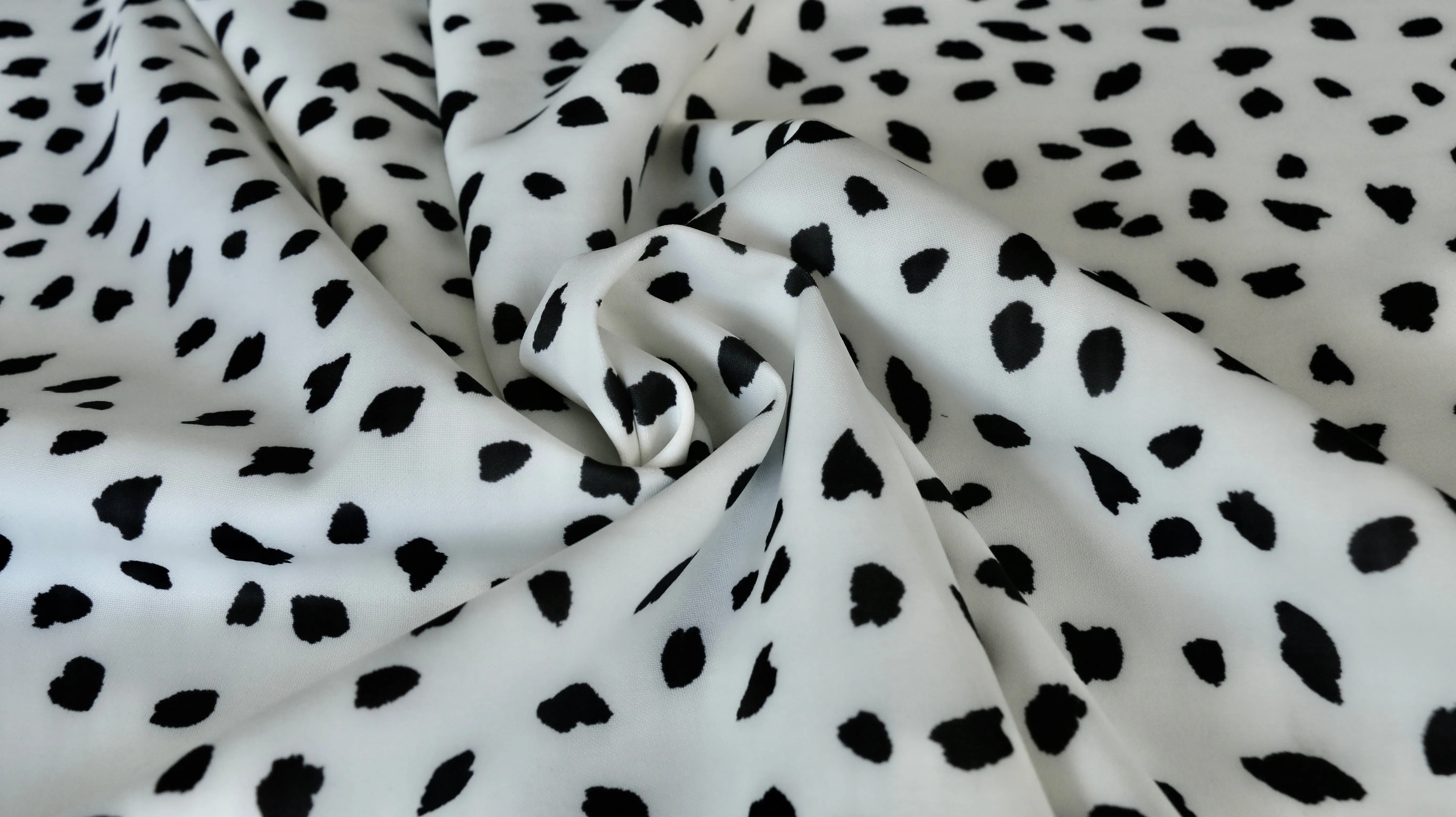 REMNANT 1.00m x 1.50m - SCUBA - Dalmatians print design on off-white