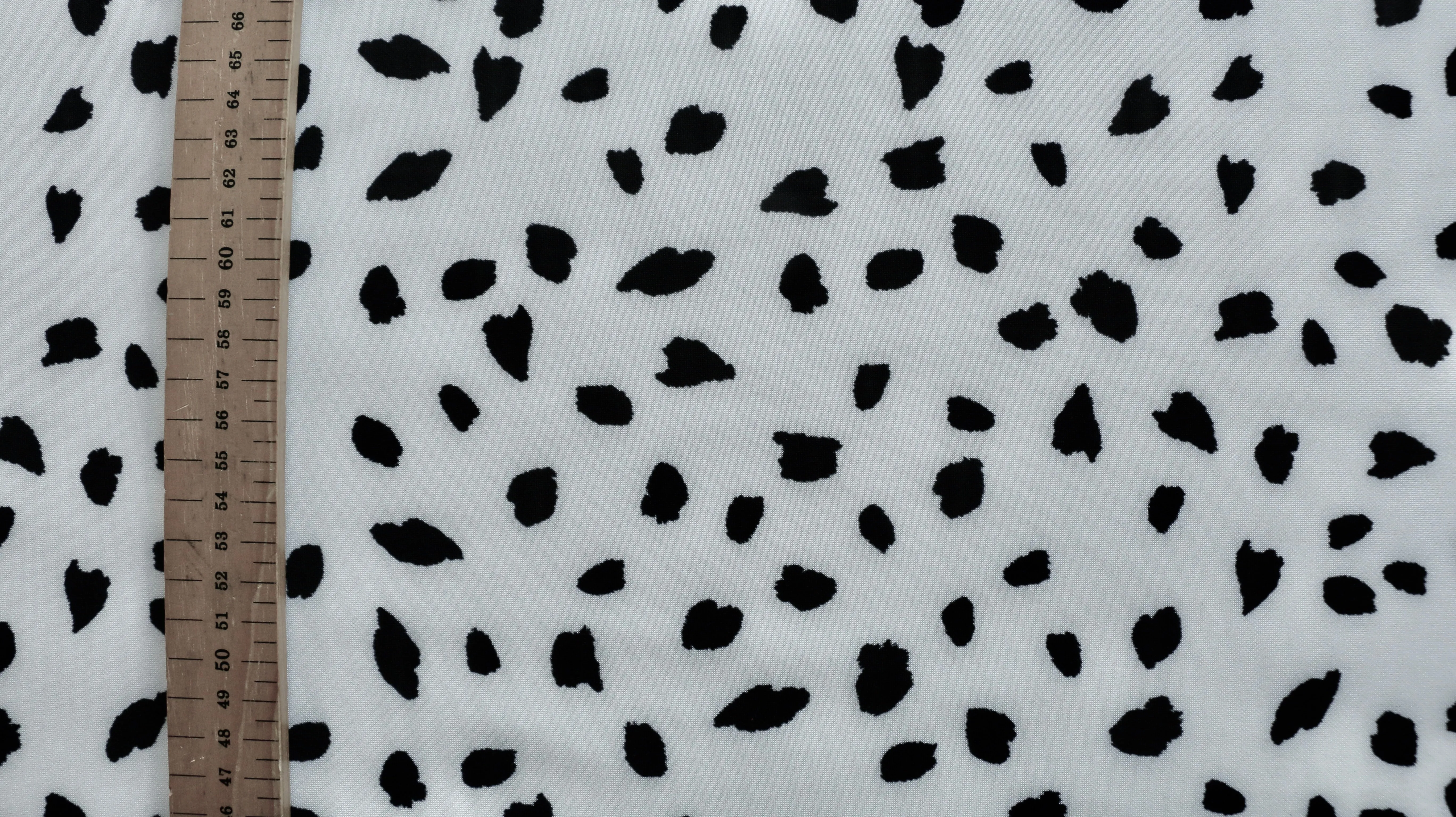 REMNANT 1.00m x 1.50m - SCUBA - Dalmatians print design on off-white