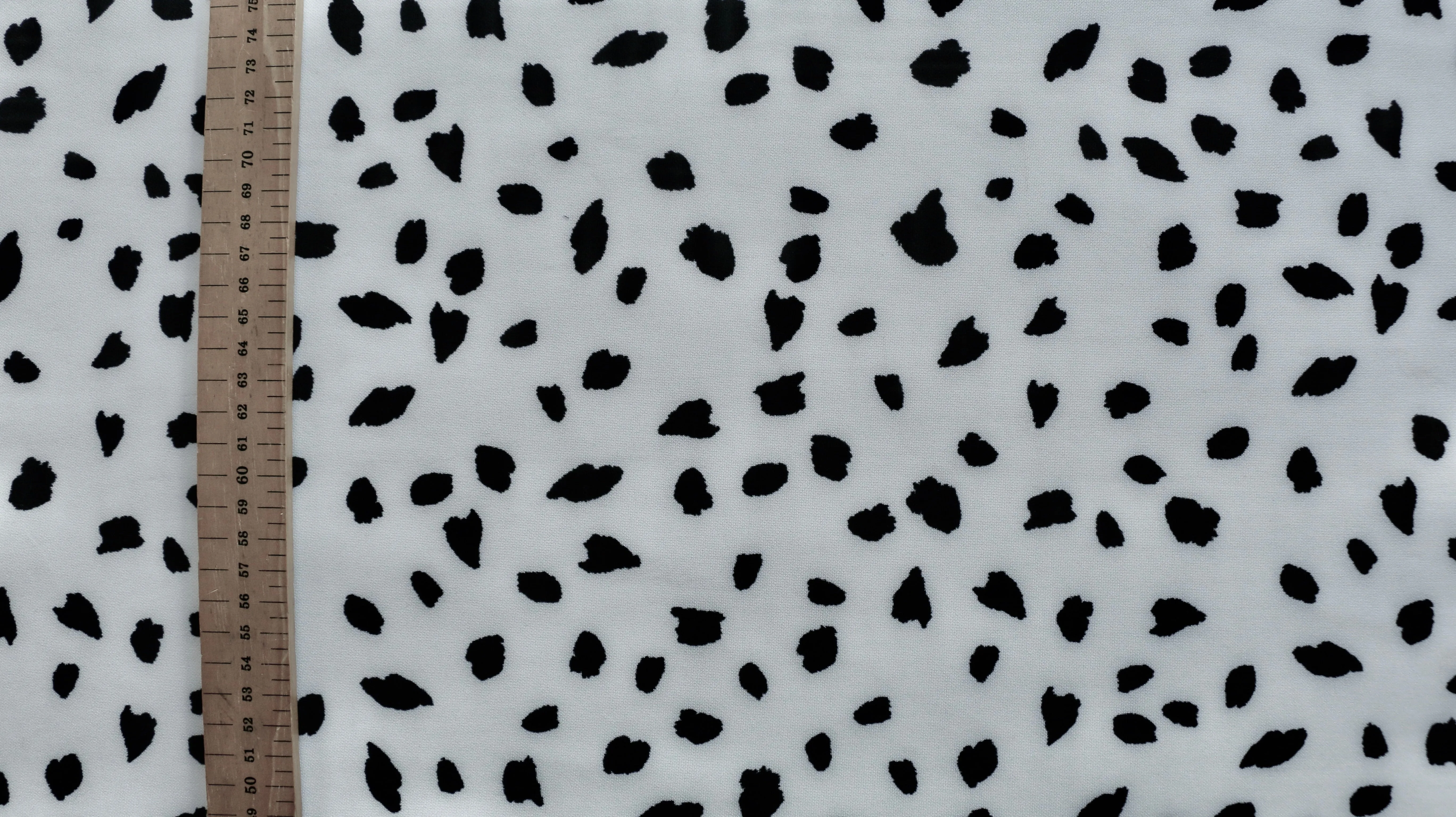 REMNANT 1.00m x 1.50m - SCUBA - Dalmatians print design on off-white