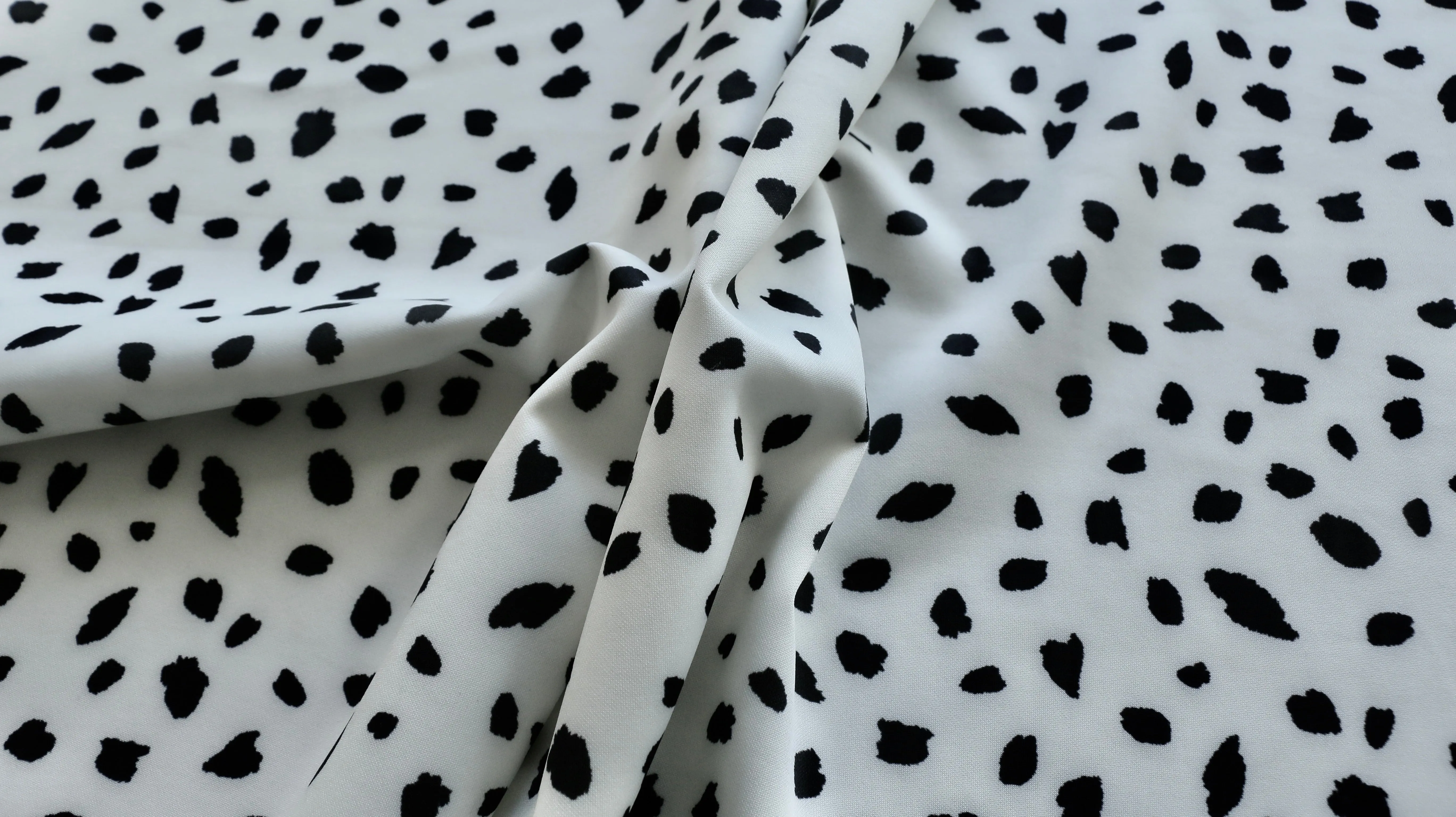 REMNANT 1.00m x 1.50m - SCUBA - Dalmatians print design on off-white