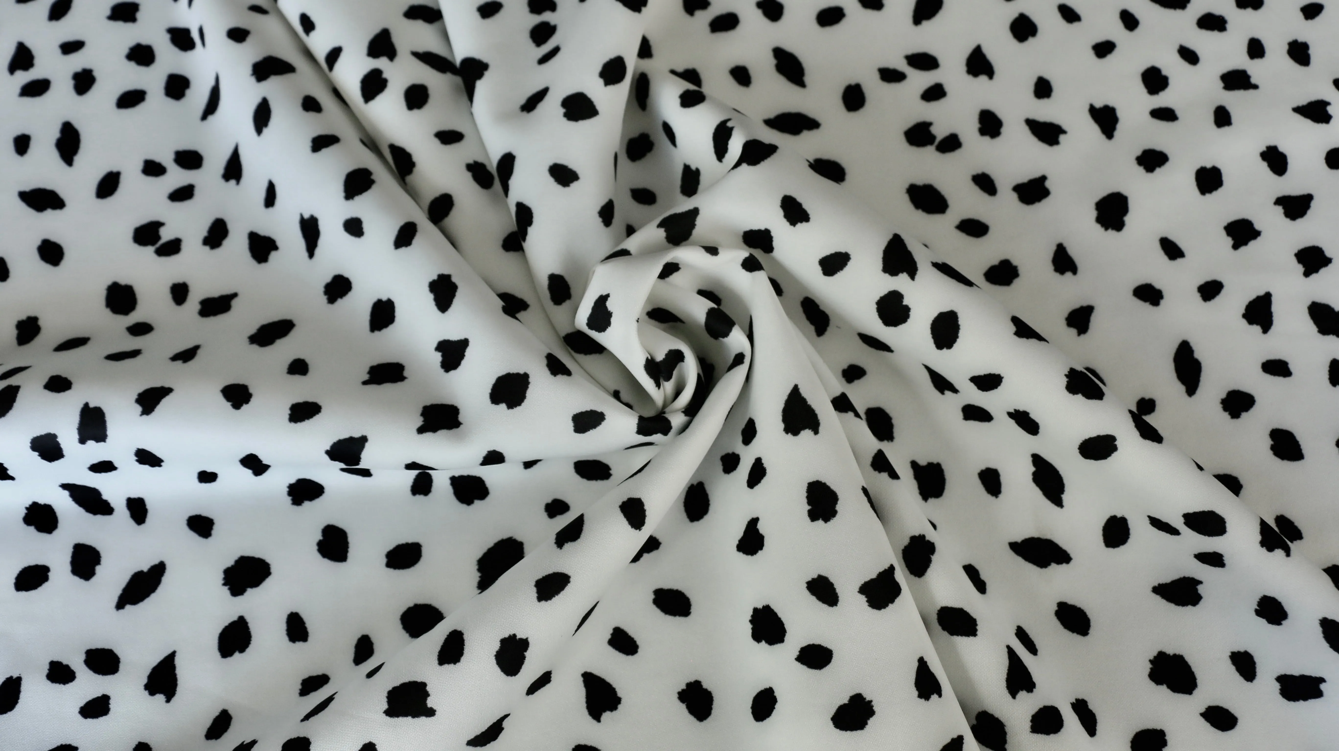 REMNANT 1.00m x 1.50m - SCUBA - Dalmatians print design on off-white