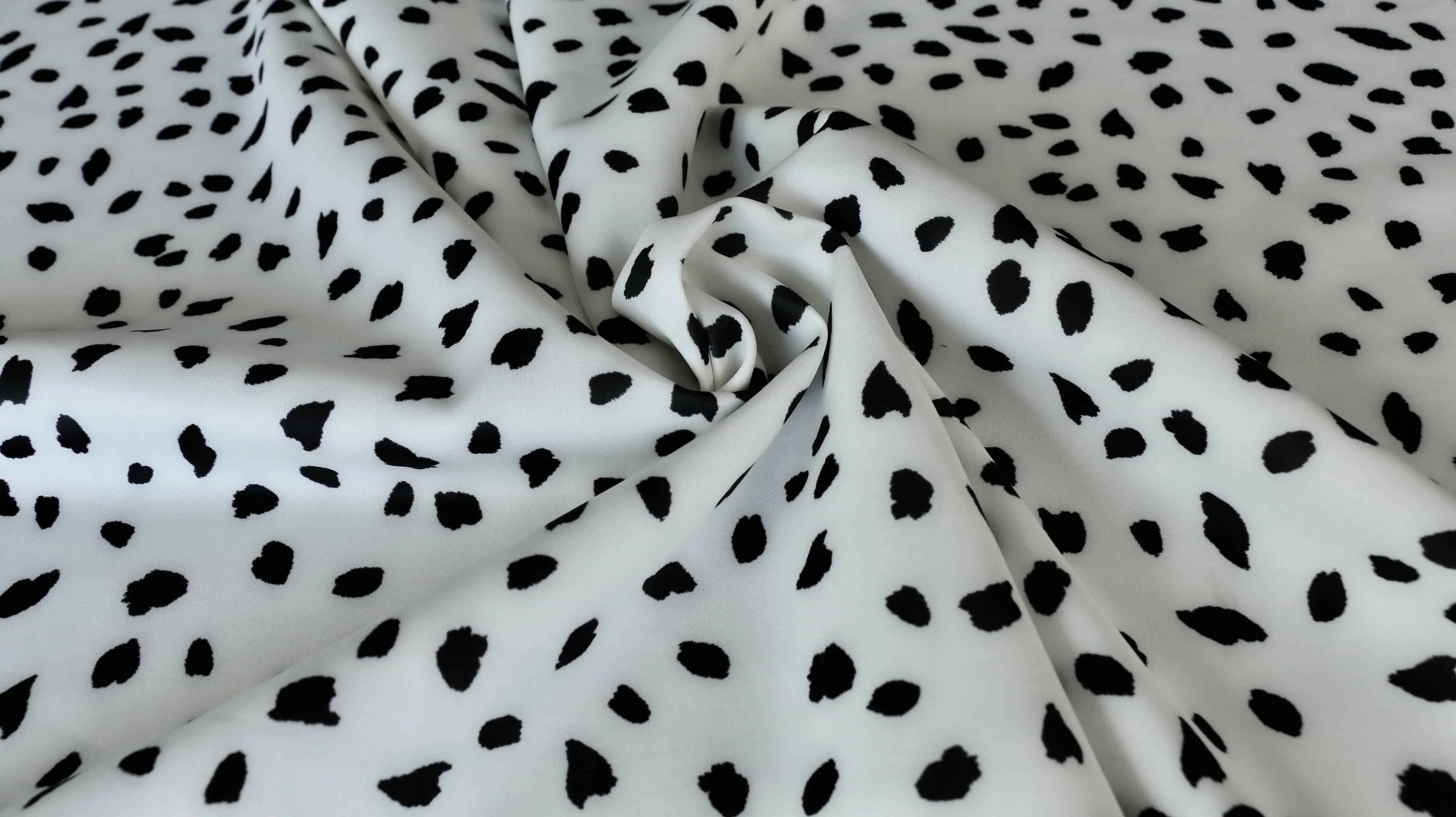 REMNANT 1.00m x 1.50m - SCUBA - Dalmatians print design on off-white