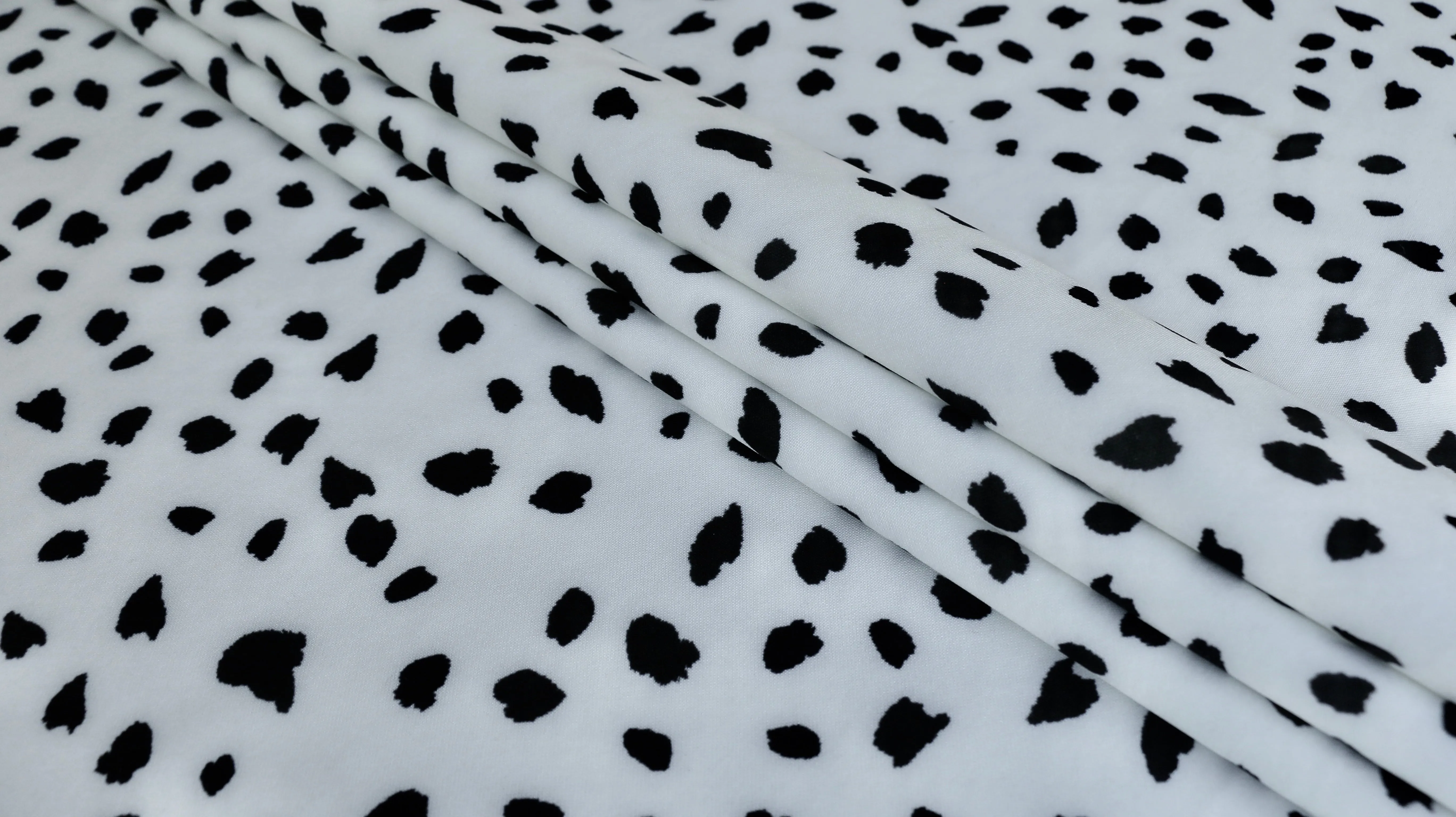 REMNANT 1.00m x 1.50m - SCUBA - Dalmatians print design on off-white