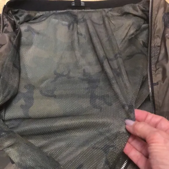 ROCK &amp; REPUBLIC CAMO PATTERN WINDBREAKER/JACKET • BLACK TRIM • sz S