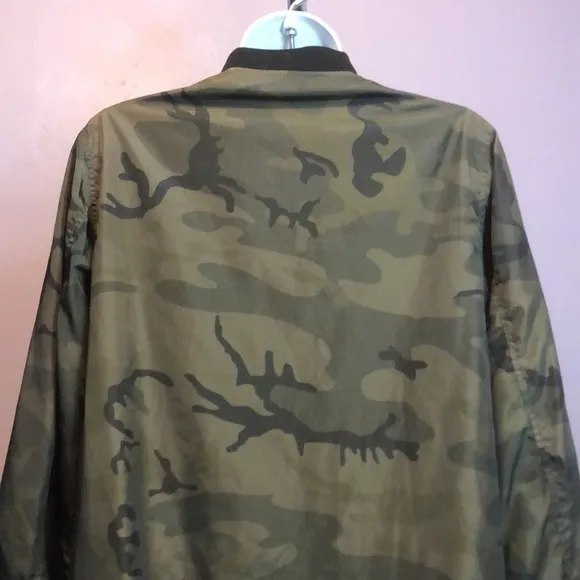 ROCK &amp; REPUBLIC CAMO PATTERN WINDBREAKER/JACKET • BLACK TRIM • sz S
