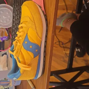 Saucony sz 5m yellow and blue