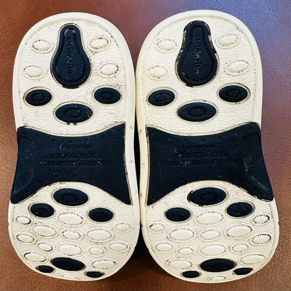 STRIDE RITE SRT Quinn Sneaker (size 4.5 toddler)