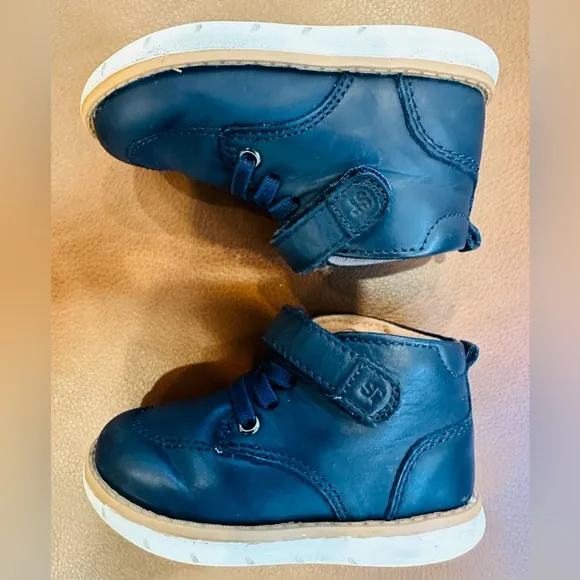 STRIDE RITE SRT Quinn Sneaker (size 4.5 toddler)
